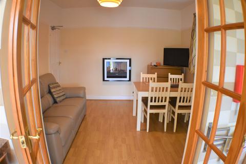 1 bedroom in a house share to rent, Forest View Road, Walthamstow E17