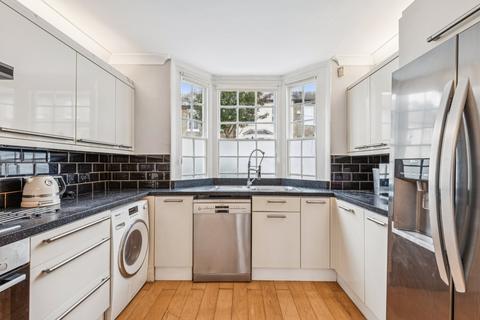 4 bedroom terraced house to rent, Tonsley Road, London
