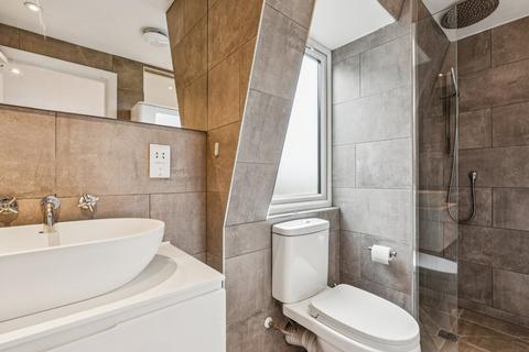 4 bedroom terraced house to rent, Tonsley Road, London