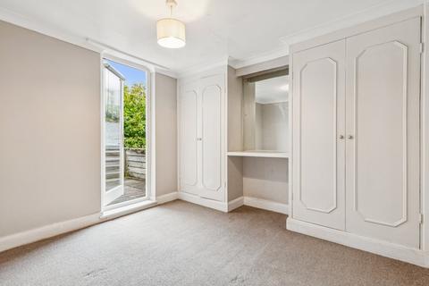 4 bedroom terraced house to rent, Tonsley Road, London