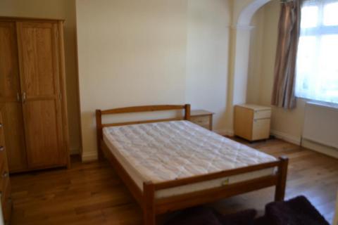 2 bedroom flat to rent, Eastbourne Road, Tooting, London, SW17 9EG