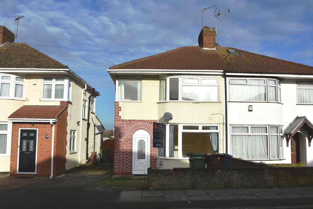 Arundel Drive, South Harrow, HA2 8PP 4 bed semidetached house £1,700