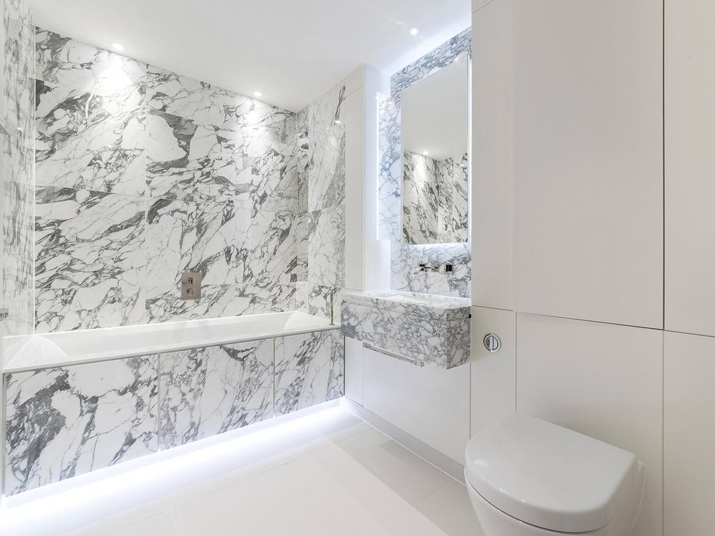 Admiralty House, E1w