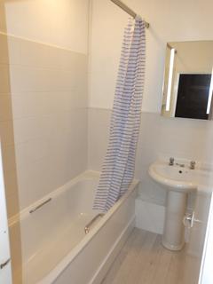 2 bedroom flat to rent, Cliffe High Street, Lewes BN7