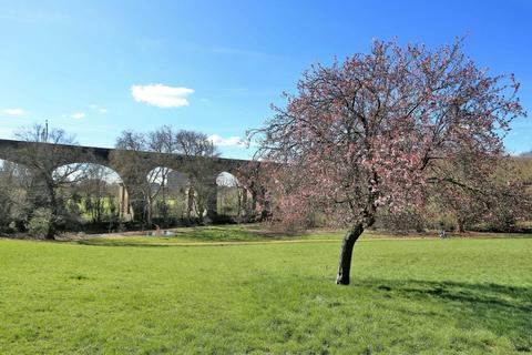 2 York Close, London, W7 3JB