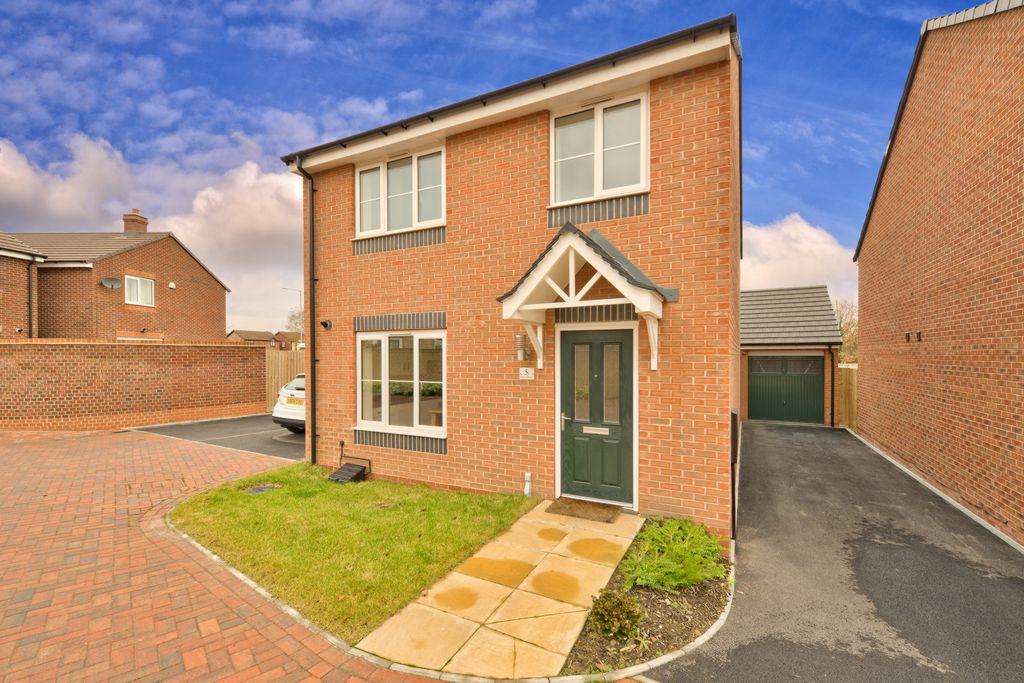 Saxon Drive, Newport, TF10 4 bed detached house £245,950