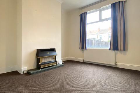 3 bedroom terraced house to rent, Silverwood Avenue, Blackpool FY4