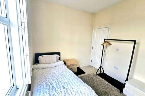 1 bedroom in a house share to rent, Broadfield Road, Catford, SE6