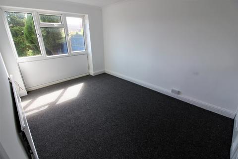 2 bedroom flat to rent, Bridgnorth Grove, Willenhall