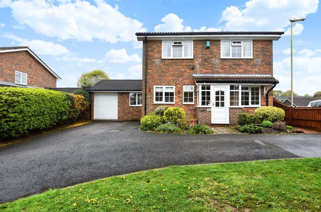 Haslemere Road, Liphook 4 bed detached house £500,000