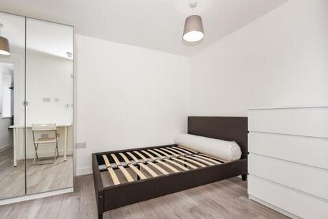 Studio to rent, Windsor,  Berkshire,  SL4