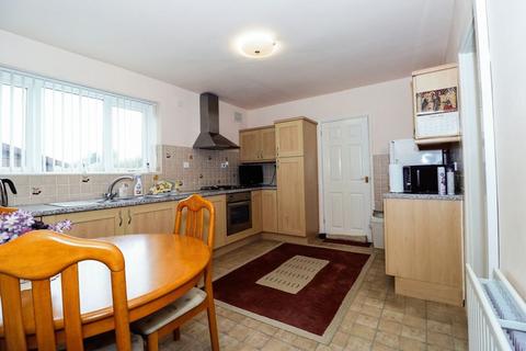 3 bedroom semi-detached house for sale, Yew Tree Road, Shelfield