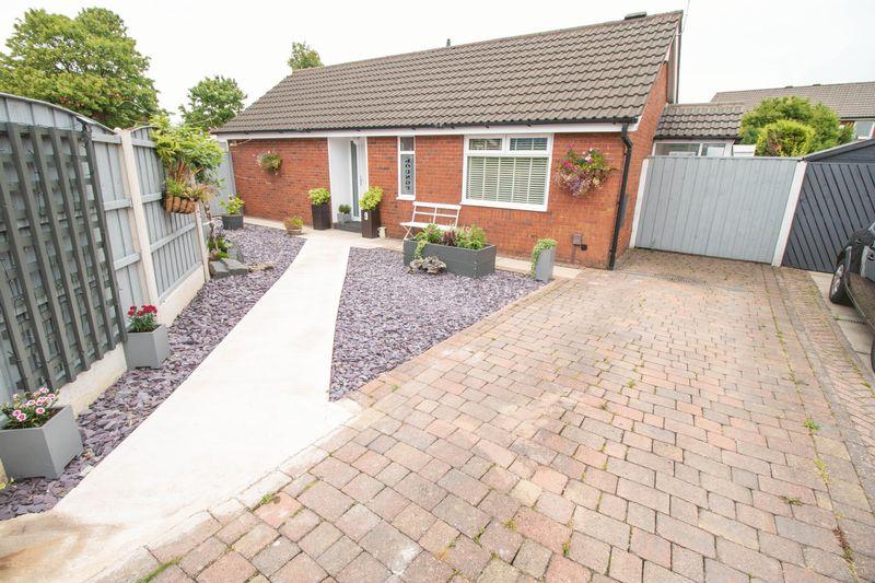 Weavers Green, Farnworth, Bolton, BL4 9AY 2 bed detached bungalow £