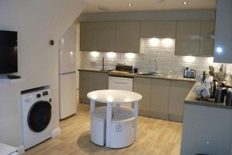 undefined, DOUBLE ROOM WITH EN-SUITE FOR PROFESSIONAL PERSON