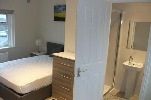undefined, DOUBLE ROOM WITH EN-SUITE FOR PROFESSIONAL PERSON