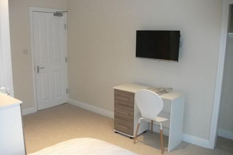 undefined, DOUBLE ROOM WITH EN-SUITE FOR PROFESSIONAL PERSON