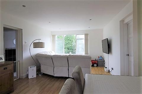 3 bedroom flat to rent, Fayerfield, Potters Bar, EN6