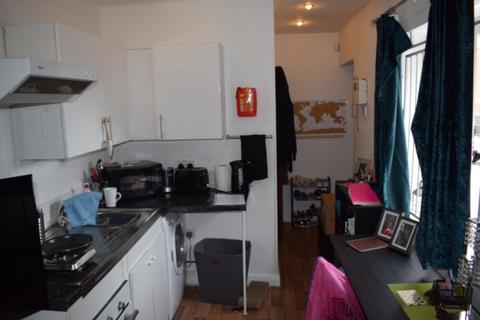 1 bedroom house to rent, 36B Woodsley Road Hyde Park Leeds West Yorkshire