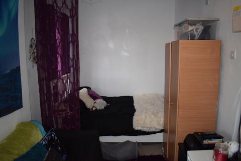 1 bedroom house to rent, 36B Woodsley Road Hyde Park Leeds West Yorkshire