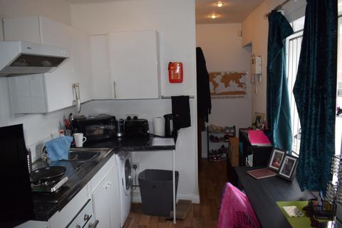 1 bedroom house to rent, 36B Woodsley Road Hyde Park Leeds West Yorkshire