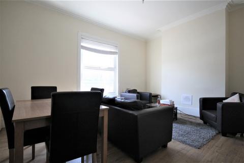3 bedroom flat to rent, Kentish Town Road, Camden, NW1