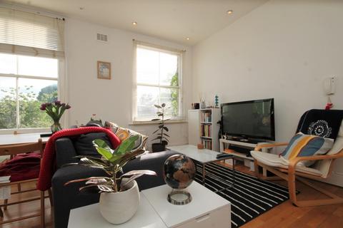 2 bedroom flat to rent, Hartham Road, Islington, N7