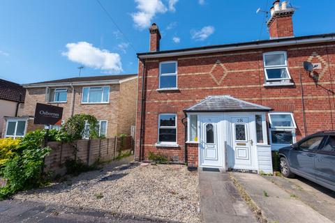 3 bedroom end of terrace house to rent, Cross Street, Farnborough, GU14