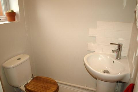 3 bedroom end of terrace house to rent, Cross Street, Farnborough, GU14