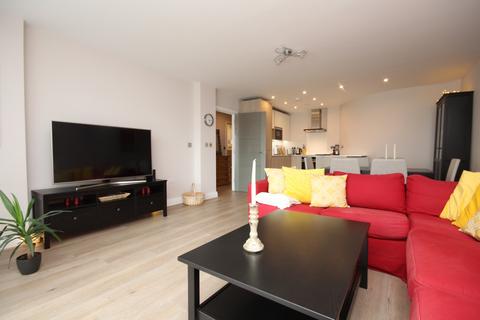 2 bedroom apartment to rent, Bridge Avenue Maidenhead Berkshire