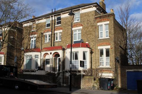 Studio to rent - Oliver Grove, South Norwood, SE25