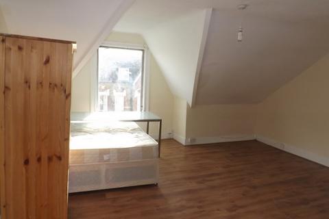 Flat 5, 7 Stanger Road, London, SE25 5JU