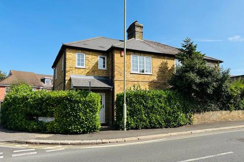 3 bedroom semi-detached house to rent, Queens Road, Hersham