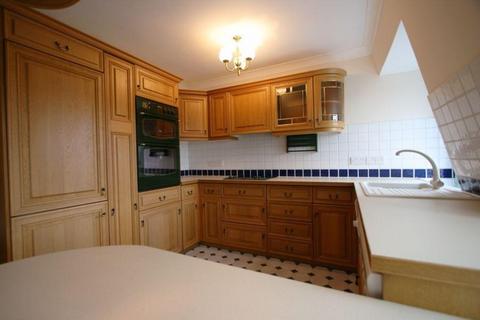 2 bedroom flat to rent - Lower Brook Street, Winchester