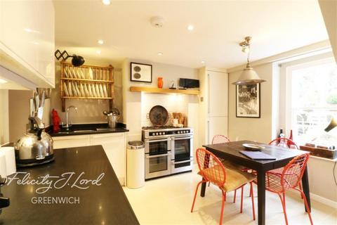 3 bedroom detached house to rent, Albury Street, Deptford