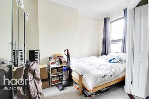 2 bedroom flat to rent, Foster Hill Road