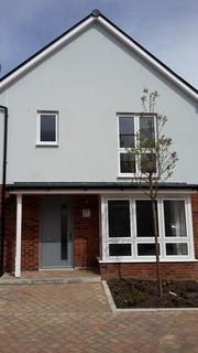 3 bedroom detached house to rent, Stylish and modern 3 bedroom detached home