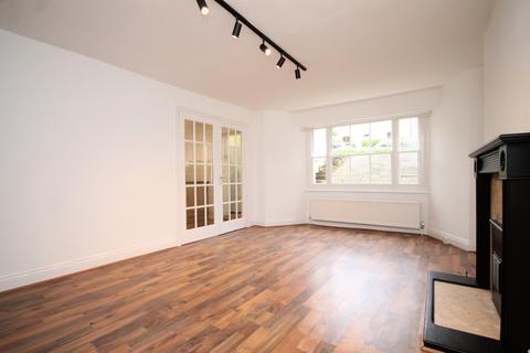 2 bedroom flat to rent, Miranda Road, Archway, N19