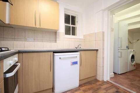 2 bedroom flat to rent, Miranda Road, Archway, N19