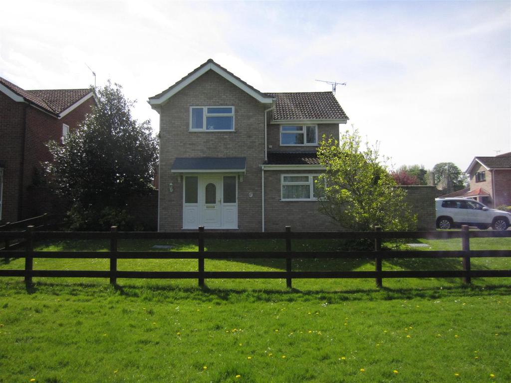 Canons Close, Thetford 4 bed detached house £299,950