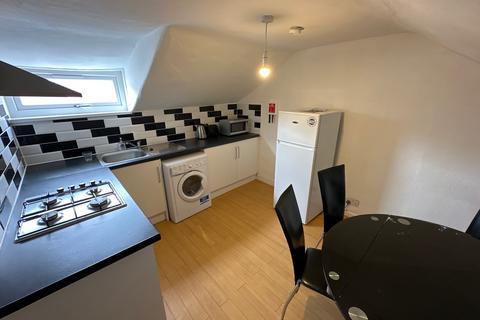 2 bedroom flat to rent, 5 A Russell Terrace, Leamington Spa, CV31 1EZ