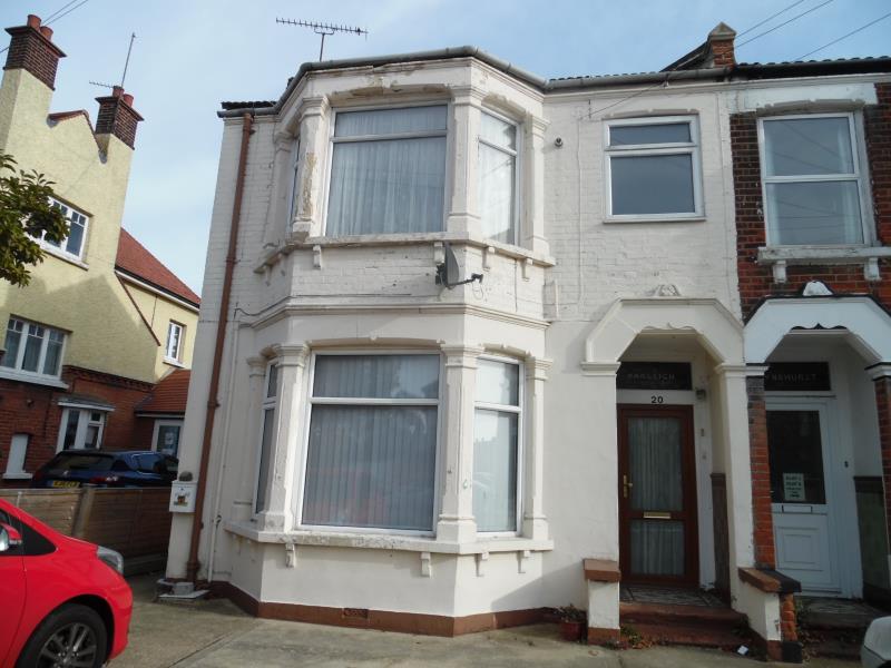 Thoroughgood Road, ClactononSea, Essex, CO15 6DD 1 bed flat £450