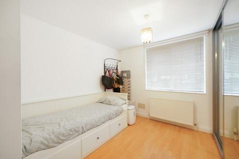2 bedroom flat to rent, Adamson Road, Swiss Cottage, London, NW3