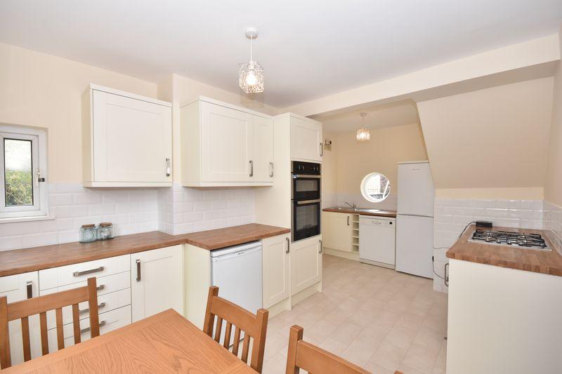 2 Cae Fardre, Church Village, Pontypridd, CF38 1DR 3 bed semidetached