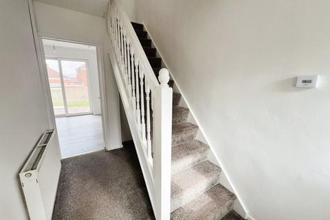 3 bedroom semi-detached house to rent, Rochester Avenue, Breightmet, Bolton