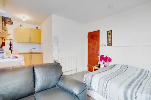 Studio to rent, Chamberlayne Road, Kensal Rise NW10