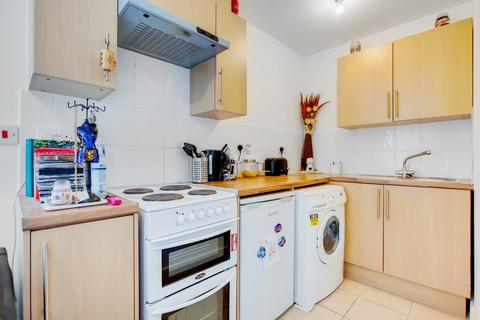 Studio to rent, Chamberlayne Road, Kensal Rise NW10