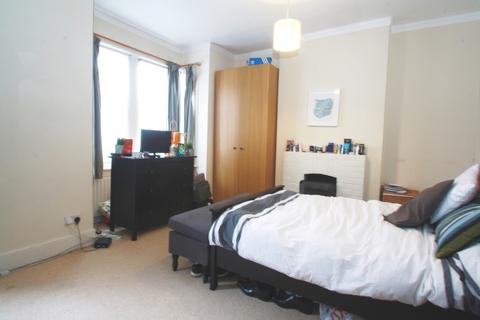 4 bedroom terraced house to rent, Charteris Road, Queens Park NW6
