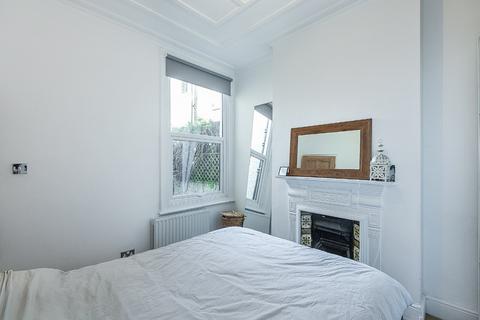 2 bedroom apartment to rent, Bathurst Gardens, Kensal Green NW10