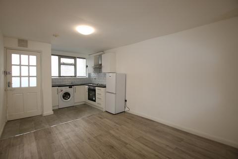 Studio to rent, Oldfield Road, Willesden, NW10