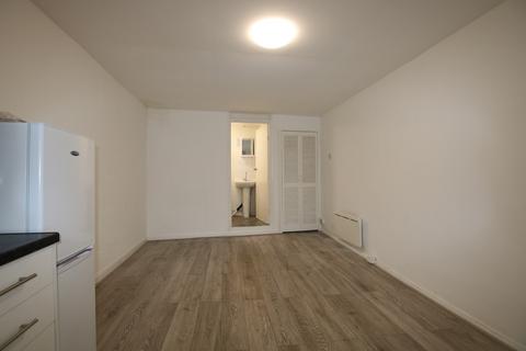 Studio to rent, Oldfield Road, Willesden, NW10